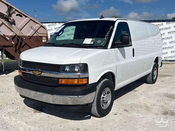2023-chevrolet-express-2500-image-1