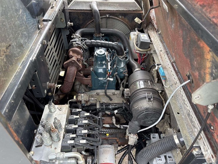 2017-madvac-lr50t-ride-on-litter-vacuum-image-27