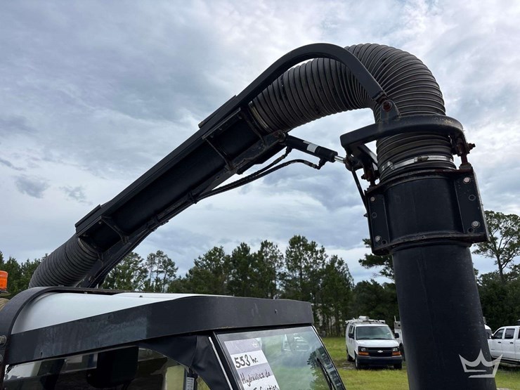 2017-madvac-lr50t-ride-on-litter-vacuum-image-15