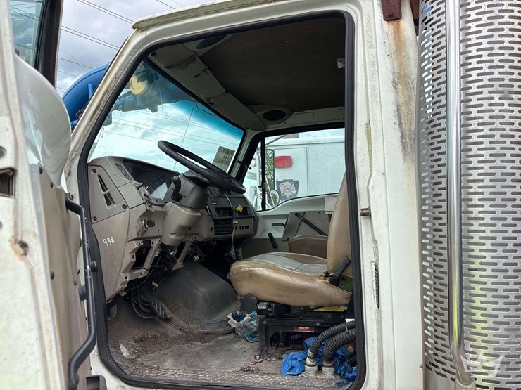 2007-sterling-l7500-image-26