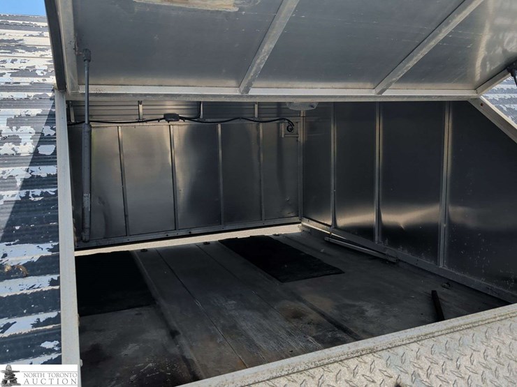 2011-l&b-moore-s/a-enclosed-trailer-image-12