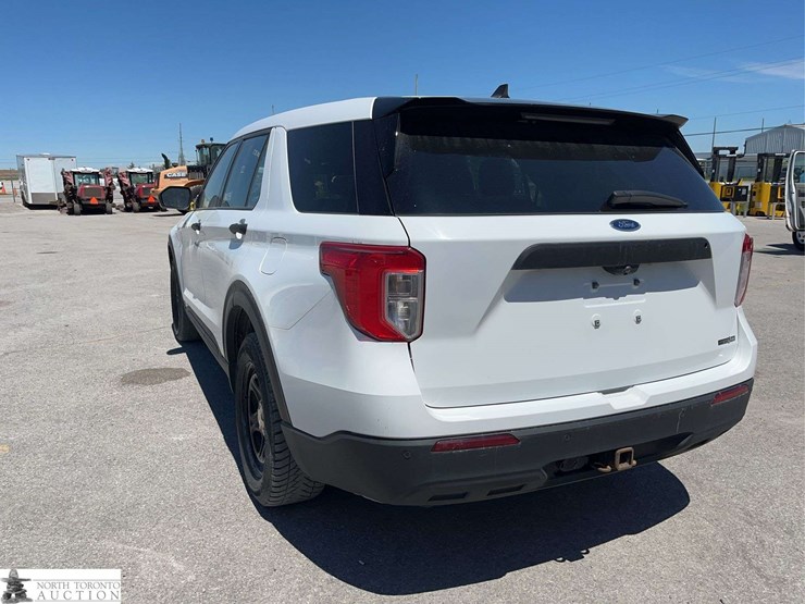 2022-ford-explorer-image-7