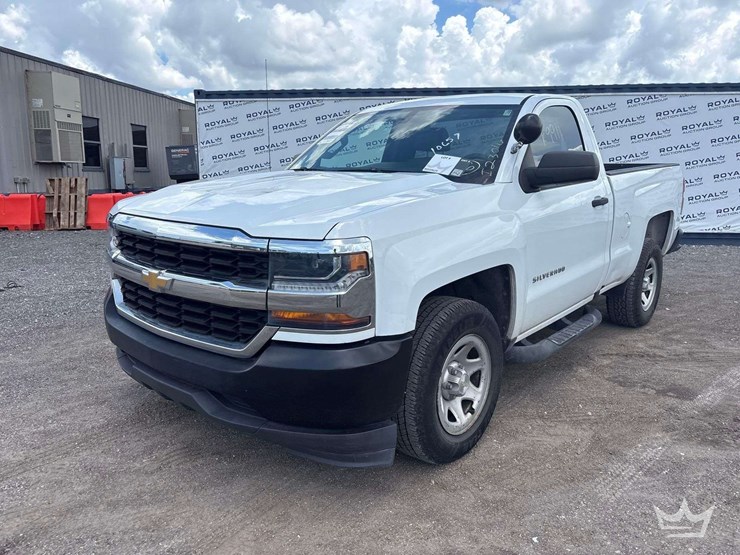 2018-chevrolet-silverado-1500-image-1