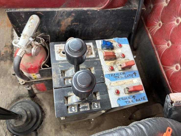 1991-kenworth-tri-axle-dump-truck-image-40