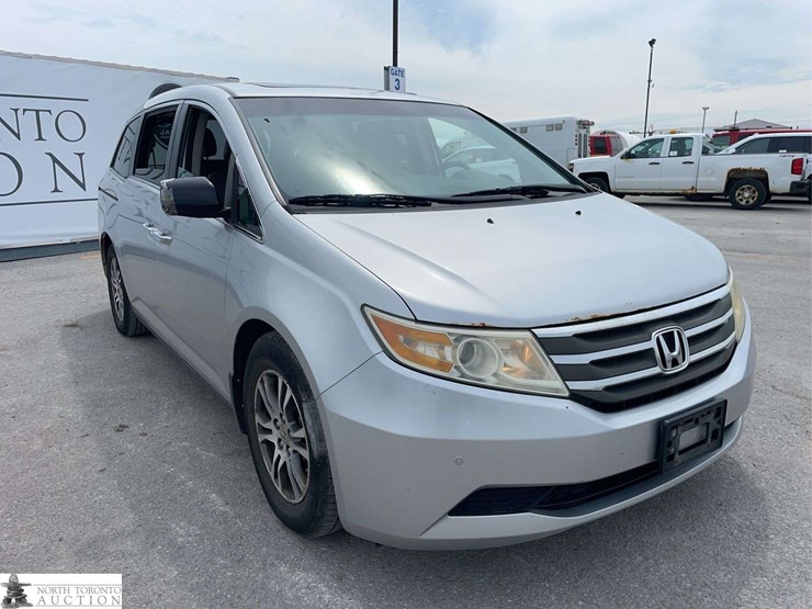 2011-honda-odyssey-image-3