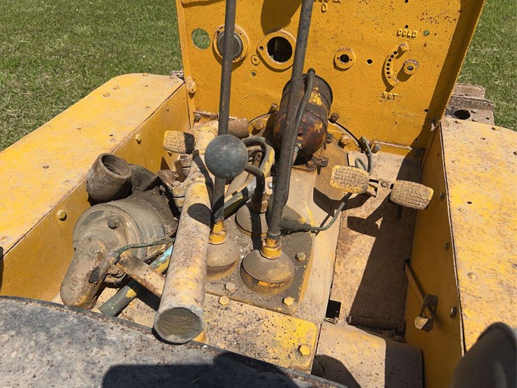 caterpillar-ten-image-21