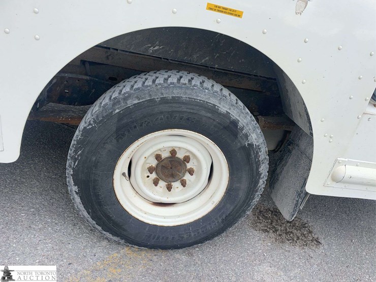 2011-ford-e-series-s/a-step-van-image-22