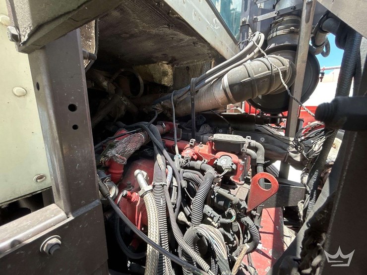 2013-peterbilt-320-image-9