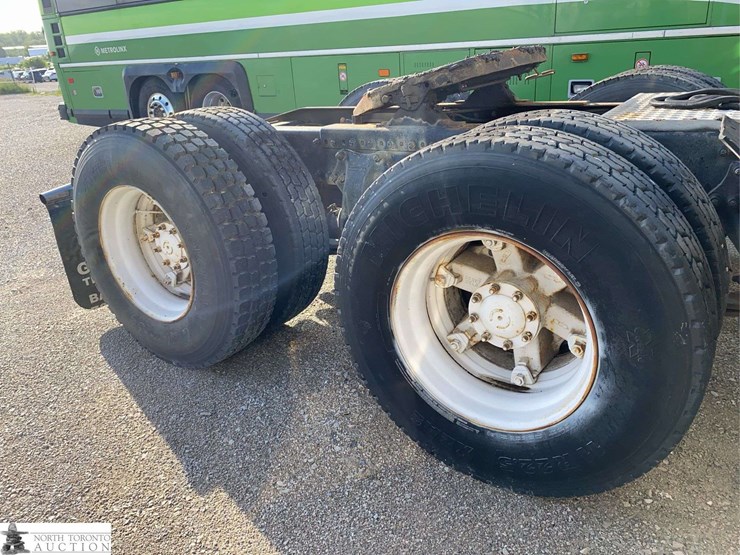 1996-freightliner-fl112-image-24