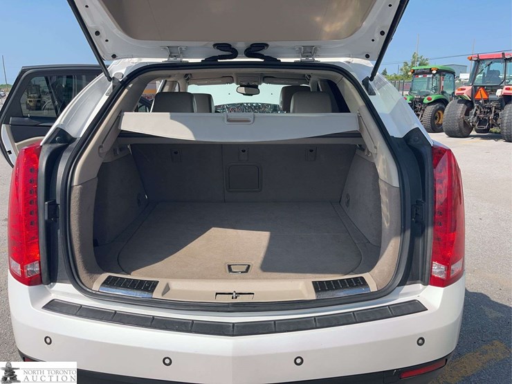 2011-cadillac-srx-image-16