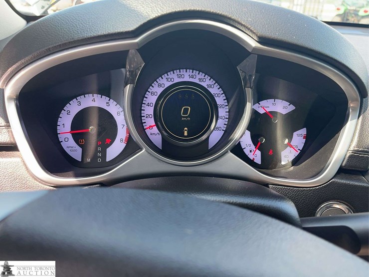 2011-cadillac-srx-image-11