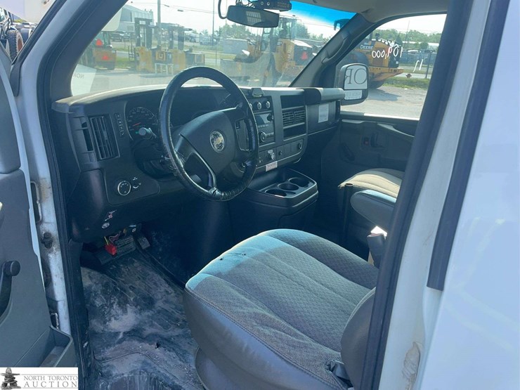 2011-chevrolet-express-s/a-bucket-van-image-11