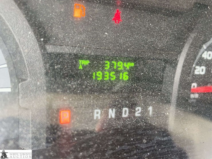 2010-ford-cargo-image-25