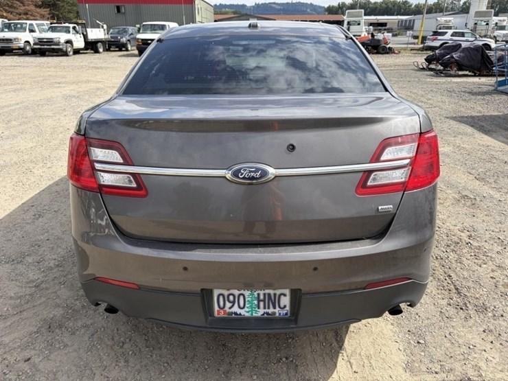 2017-ford-taurus-awd-sedan-image-5