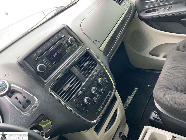 2016-dodge-grand-caravan-sxt-image-13