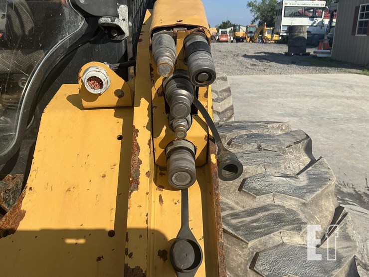 2019-caterpillar-272d2-xhp-image-11