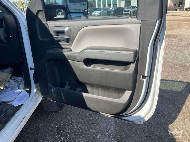 2019-chevrolet-silverado-3500hd-image-22