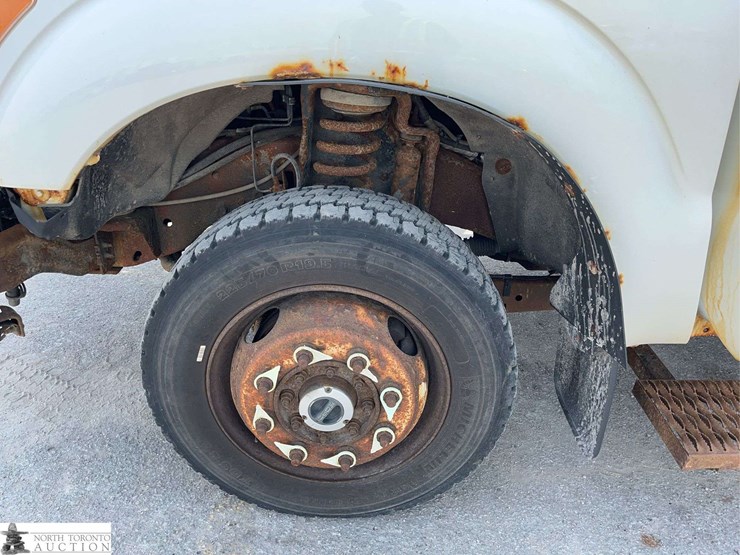 2013-ford-f350-image-24