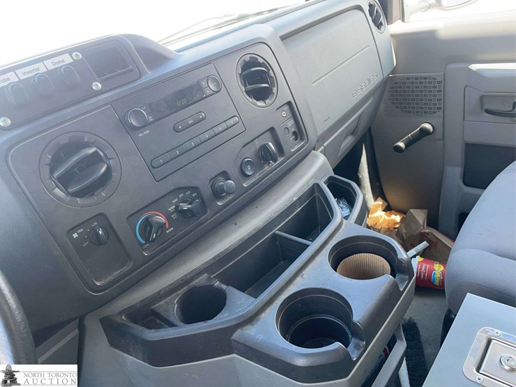 2012-ford-cargo-image-12