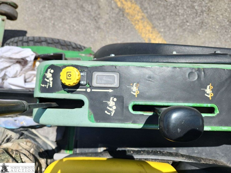 2010-john-deere-1445-image-16