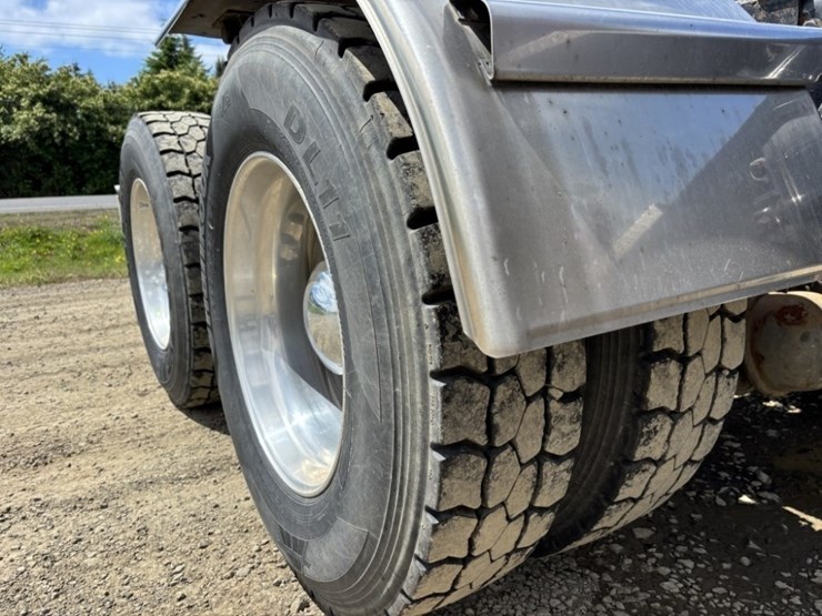 2010-kenworth-t800-image-13