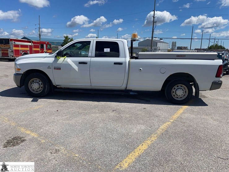 2011-dodge-2500-image-8