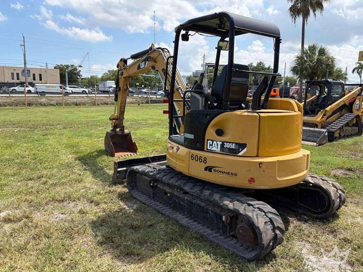 2016-caterpillar-305e2-image-3