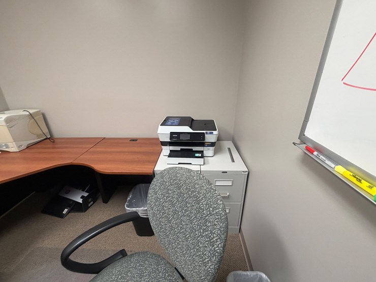 #3542-•-lot-of-office-furniture-|-located-in-st.-rose,-la-image-3
