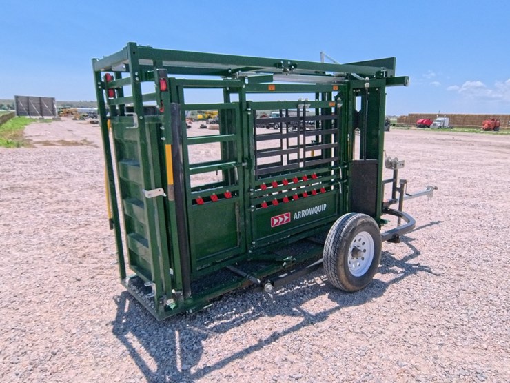 #1073-•-2019-arrow-quip-8600-cattle-chute-image-11