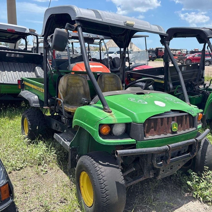 JOHN DEERE GATOR