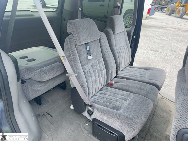 2004-pontiac-montana-image-21