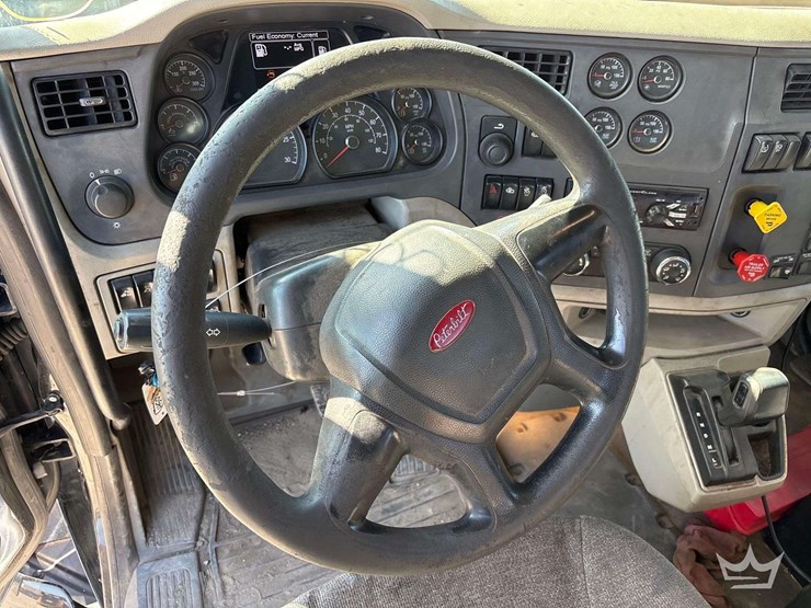 2018-peterbilt-579-image-27