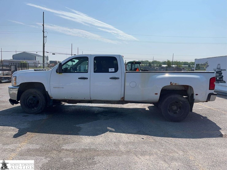 2012-chevrolet-silverado-3500hd-image-8
