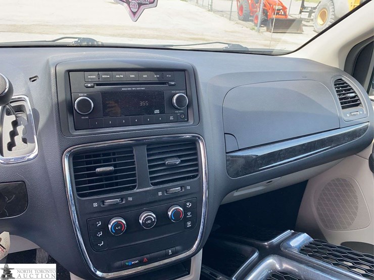 2017-dodge-grand-caravan-se-image-13