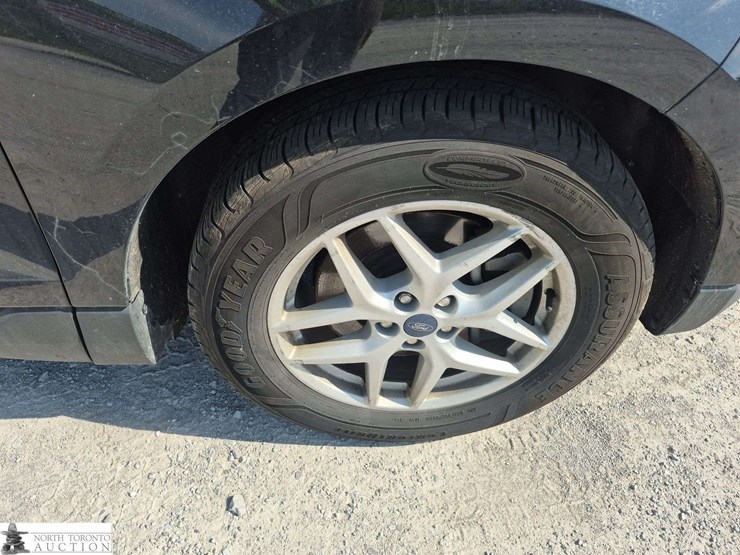 2021-ford-edge-image-27