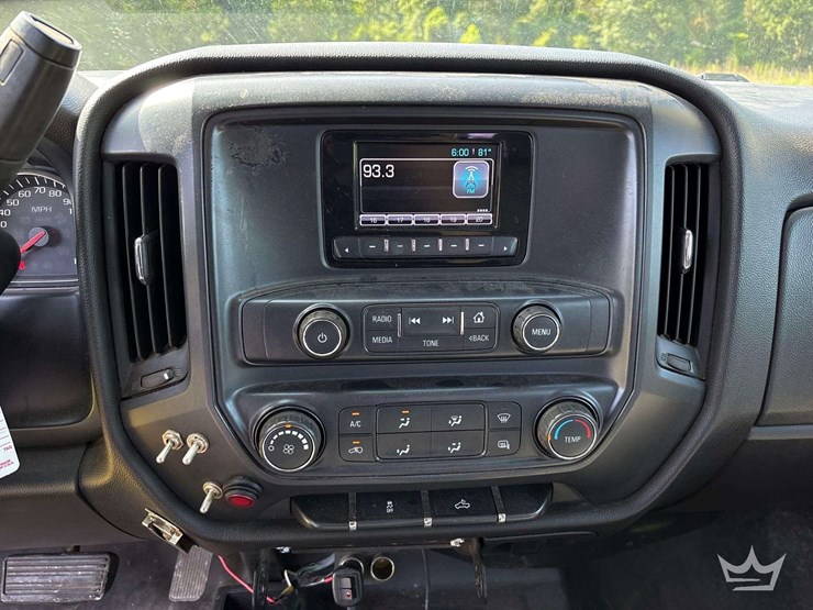 2015-chevrolet-silverado-2500hd-image-23