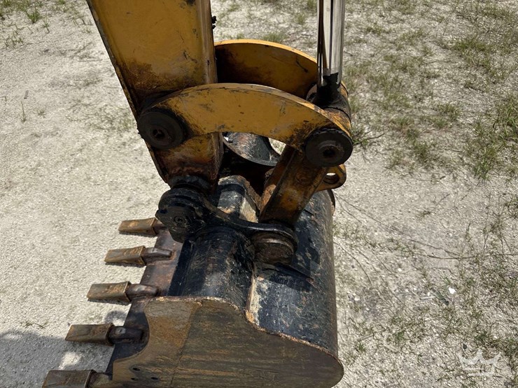 2013-caterpillar-303-image-27