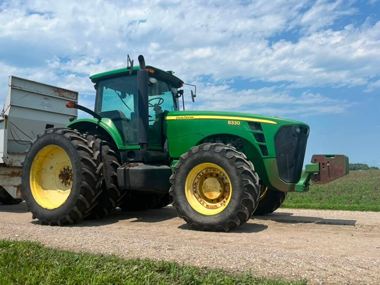 john-deere-8330-image-14