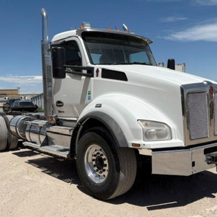 2023 KENWORTH T880