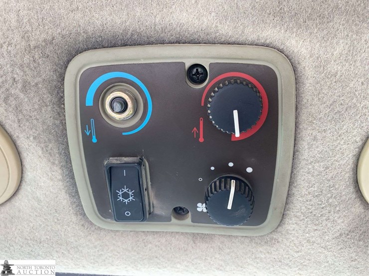 2010-john-deere-4520-image-17