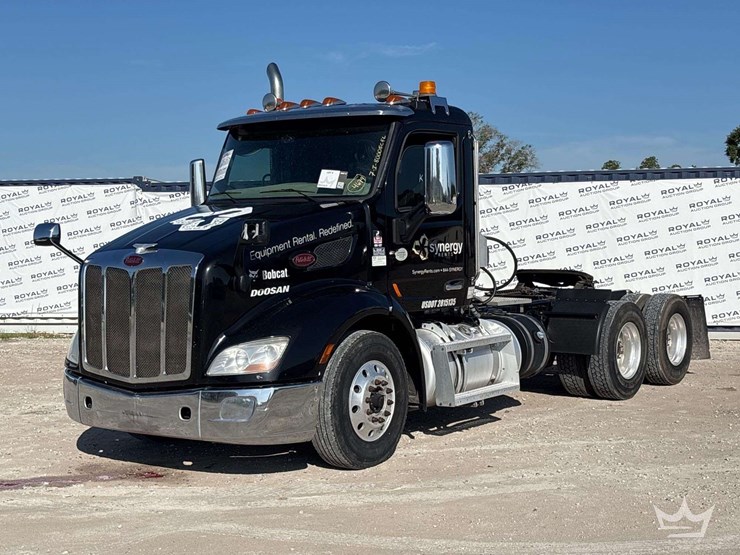 2018-peterbilt-579-image-1