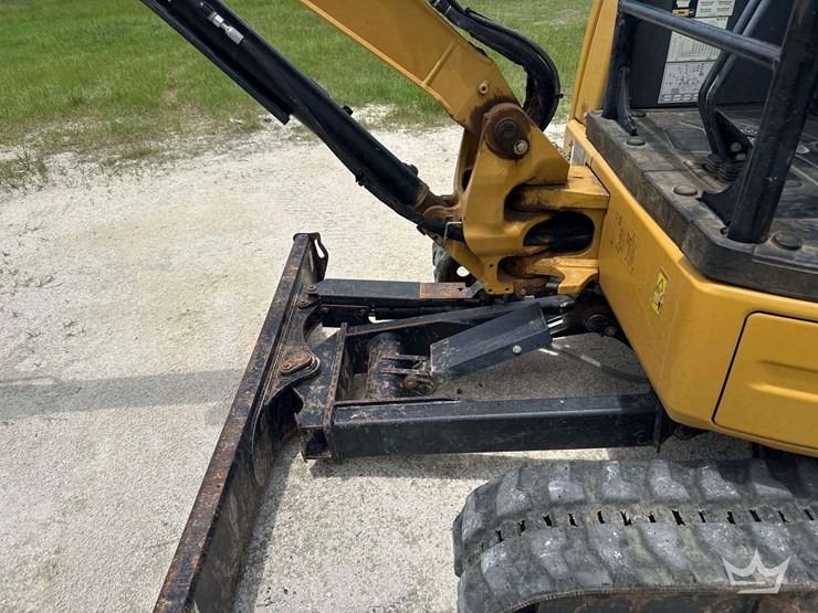 2013-caterpillar-303-image-18