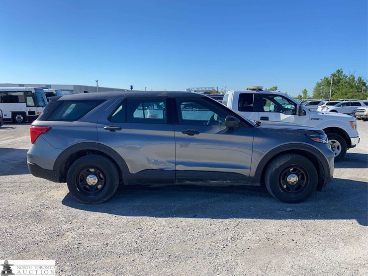2020-ford-explorer-image-4