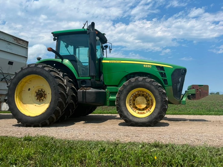 john-deere-8330-image-13