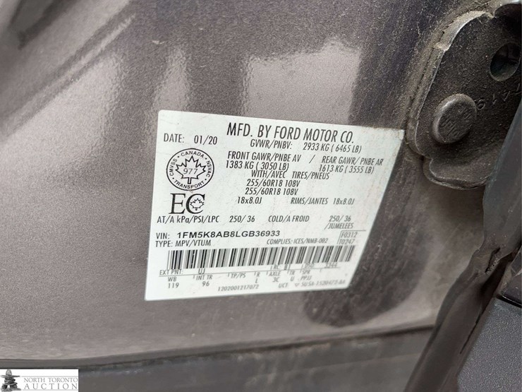 2020-ford-explorer-image-15