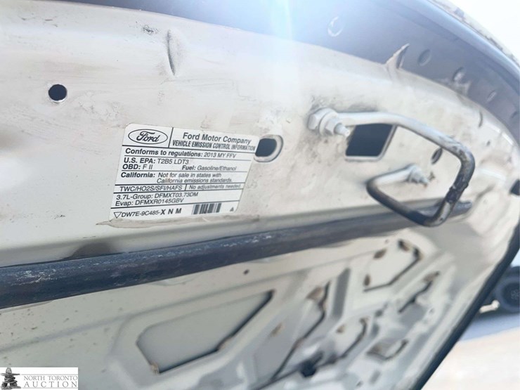 2013-ford-explorer-image-17