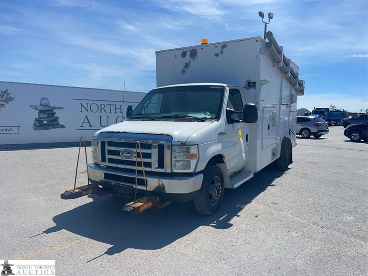 2013-ford-e-series-e-450-sd-s/a-service-truck-image-1