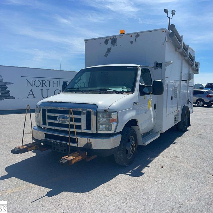 2013 Ford E-Series E-450 SD S/A Service Truck