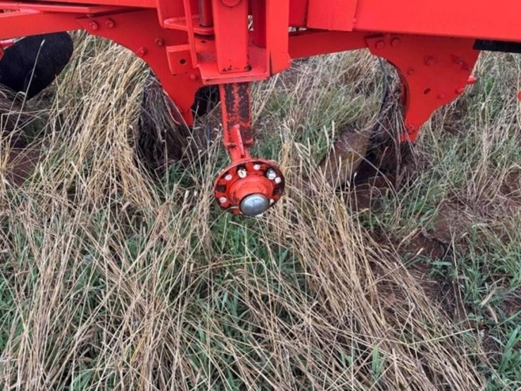 blanchat-12-bottom-plow-image-12