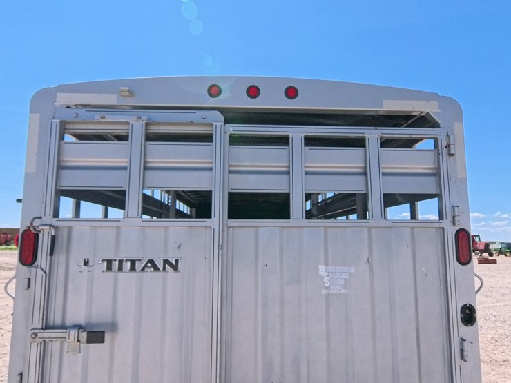 2014-titan-trailer-image-19